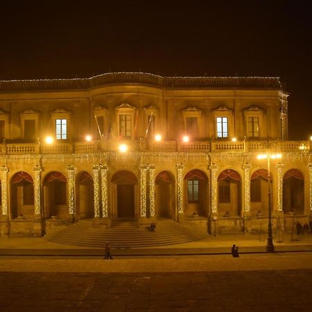 Happy Holidays Noto Bagian luar foto